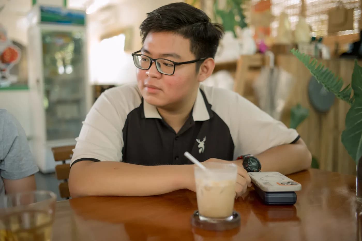 Tại quán cafe quen — nơi nhiều buổi phỏng vấn diễn ra